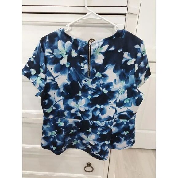 Liz Claiborne Blue White Floral Peplum Blouse - Picture 2 of 6